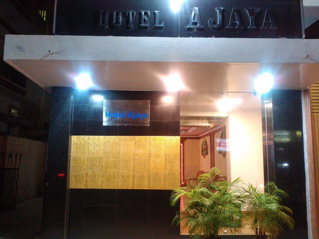 Hotel Ajaya Варанаси Екстериор снимка