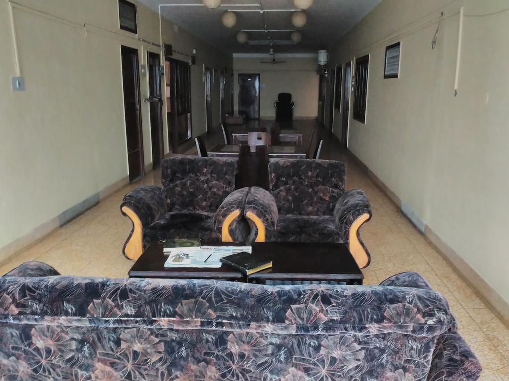 Hotel Ajaya Варанаси Екстериор снимка